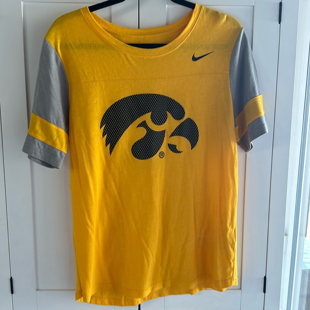Nike Iowa Hawkeyes shirt women’s Large